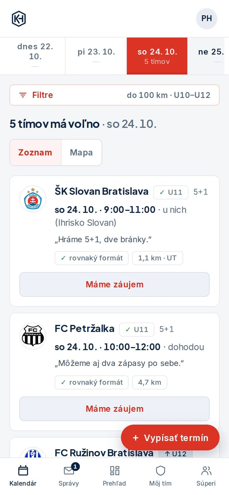 Ten istý kalendár na telefóne: pás dní, karty súperov a spodná lišta